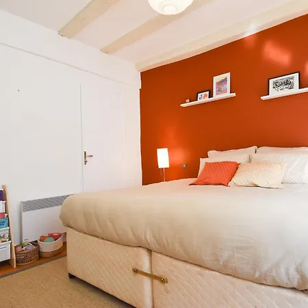 בית נופש La Rouge, Maison Avec Terrasse