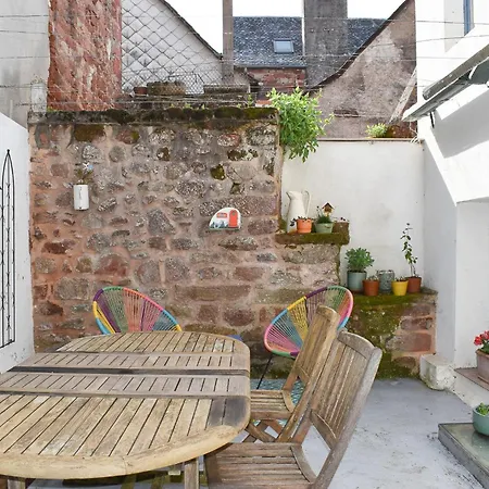 La Rouge, Maison Avec Terrasse Villecomtal