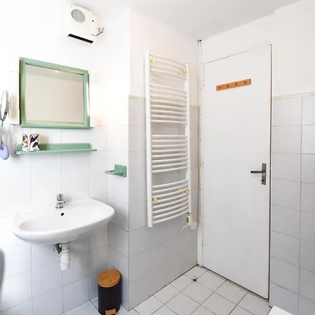 Feriehus La Rouge, Maison Avec Terrasse Villecomtal