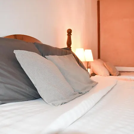 La Rouge, Maison Avec Terrasse