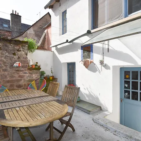 La Rouge, Maison Avec Terrasse *